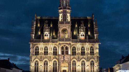 Hôtel de ville et l'environnement de la Grand-Place